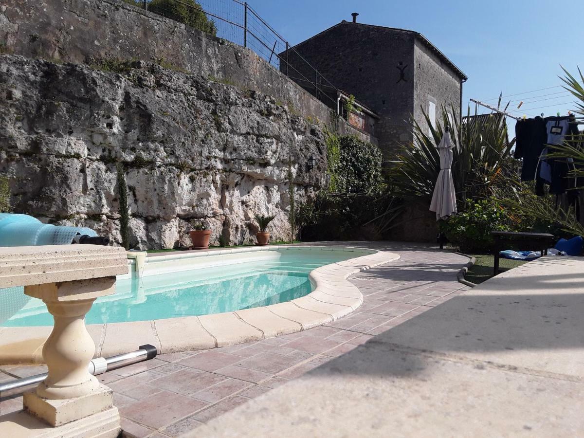 La Maison De L'Aubepin Saint-Savinien Exterior foto